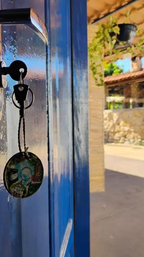 a doorhandle of a blue door with aperature at Pousada Espaço Cosmos in Águas da Prata