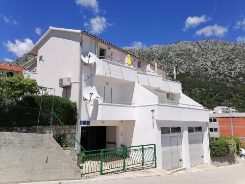 Apartments with parking space Igrane, Makarska - 24696