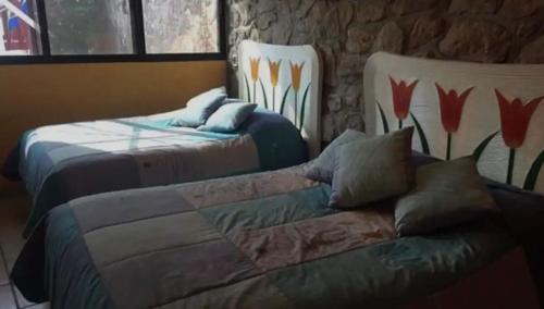 a bedroom with two beds and a couch at Casa Mandarina in Tequesquitengo