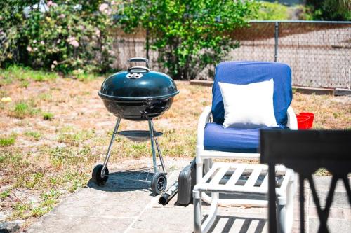 a grill and a chair and a chair with a chair at Cozy 4bd House Heart of Downtown WPB Sleeps 10 in West Palm Beach