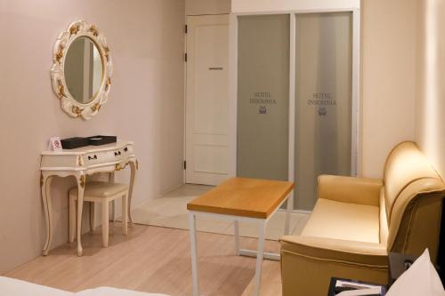 a room with a dressing table and a mirror at 호텔 인썸니아 Hotel Insomnia 失眠酒店 in Daegu