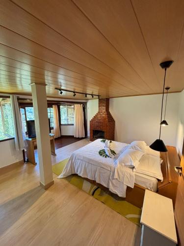 Ein Bett oder Betten in einem Zimmer der Unterkunft Pousada e Spa Vrindávana