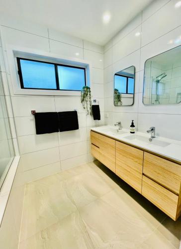 a bathroom with a sink and a mirror at Julijana's Place Richmond - Walk to the MCG in Melbourne