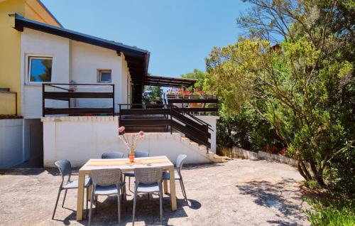 Cozy Apartment In Mali Losinj