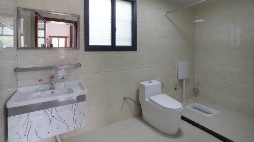 Ένα μπάνιο στο PeakMist Retreat Inside ZhangJiaJie Forest Park