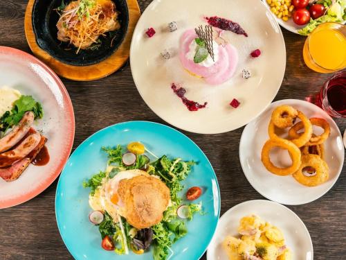 Makanan di atau berdekatan hotel