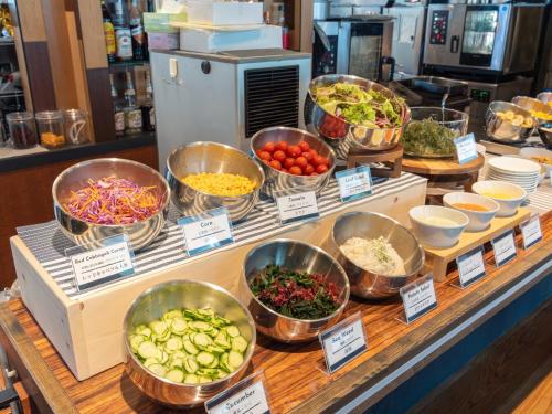Makanan di atau berdekatan hotel