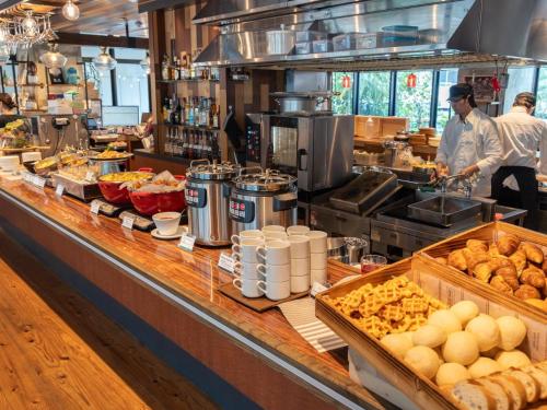 Makanan di atau berdekatan hotel