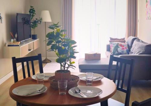 a living room with a table with two chairs and a table sidx sidx sidx sidx at The Alanis GG Suites in Sepang
