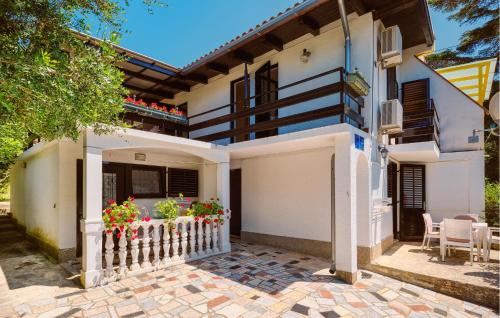 2 Bedroom Lovely Apartment In Mali Losinj