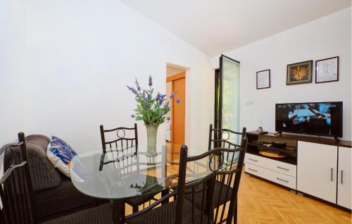 2 Bedroom Lovely Apartment In Mali Losinj