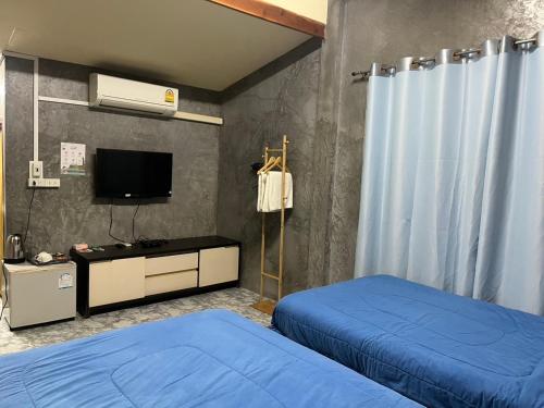 Ένα ή περισσότερα κρεβάτια σε δωμάτιο στο บ้านกลางสวน รีสอร์ต ทุ่งเสลี่ยม สุโขทัย