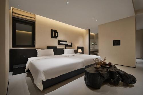 Una cama o camas en una habitación de JIYU Hotel