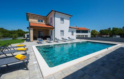 5 Bedroom Nice Home In Vidulini