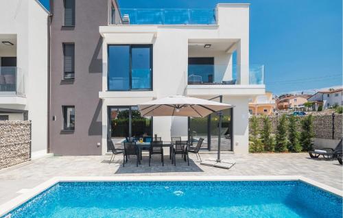 Πισίνα στο ή κοντά στο Lovely Home In Radmani