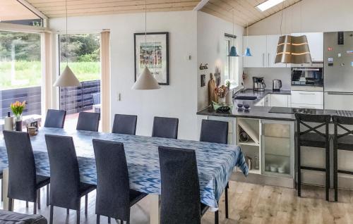 Kuchyň nebo kuchyňský kout v ubytování Holiday Home Astavej Løkken I