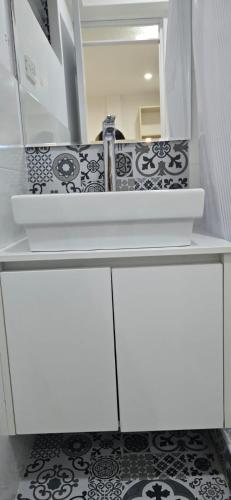 a white bathroom counter with a sink and a mirror at Yanahuara HOTEL PLAZA in Yanahuara