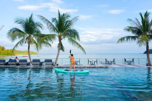 Πισίνα στο ή κοντά στο Hotel Tide Phuket Beachfront