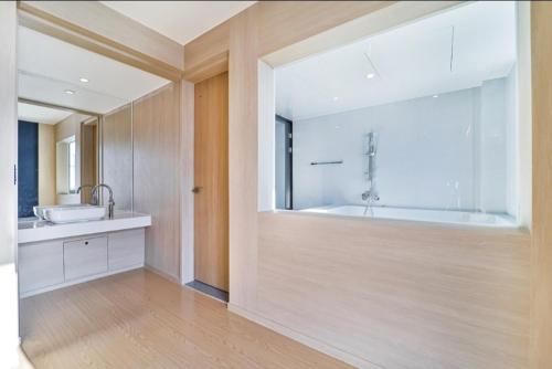a bathroom with a sink and a bath tub at The Hound Hotel Changwon Terminal in Changwon