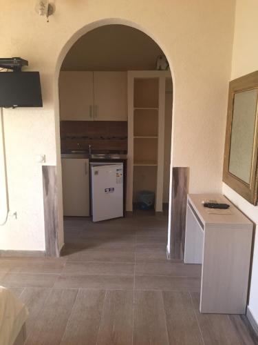 an empty kitchen with an archway in a room at Guesthouse Liamra in Ulcinj