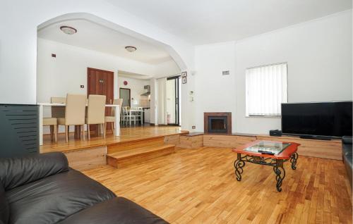 Posedenie v ubytovaní 6 Bedroom Stunning Home In Spincici