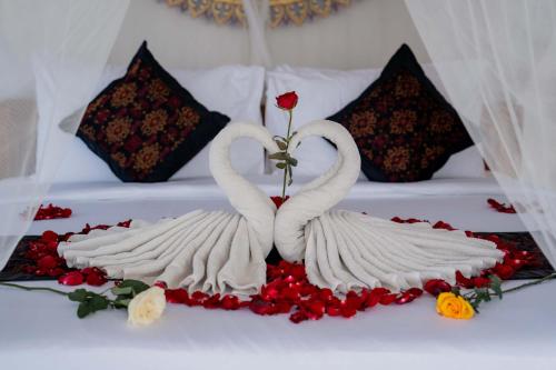 two swansrendered to look like they are kissing on a bed at Grand Campuhan in Tegalalang
