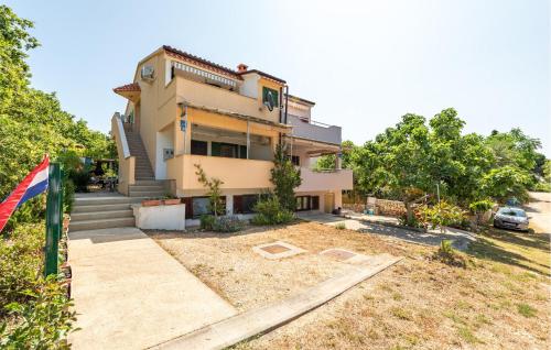 1 Bedroom Lovely Apartment In Potocnica