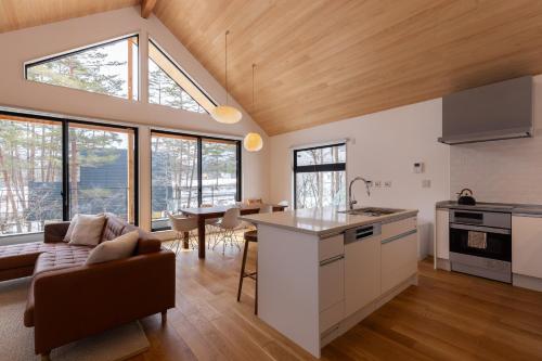 Hinoki Chalet by Hakuba White Fox Company