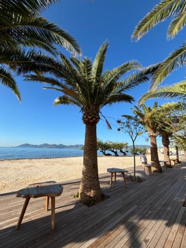 70m2, 2 chambres pour 4 Pers avec Terrasses a 200m des Plages, Palmbee Cannes