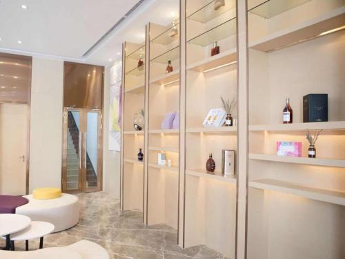 a bathroom with a walk in closet with shelves at Lavande Hotel Shenzhen North Station Huawei Gangtou Metro Station in Tiantangwei