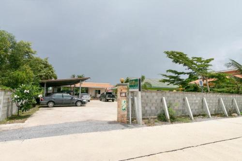 Fotografie z fotogalerie ubytování OYO 949 Sansuk Resort Paknampran v destinaci Pran Buri