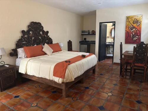 a bedroom with a large bed and a table at Estancia Colobri in Guadalajara