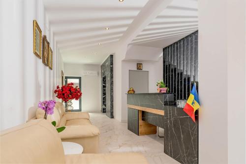 a living room with a couch and a desk at Hotel Boutique Tunari in Tunari