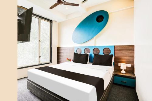 Ένα ή περισσότερα κρεβάτια σε δωμάτιο στο Hotel O Shubham Suites
