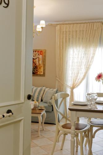 Zona de estar de Ionia Suites
