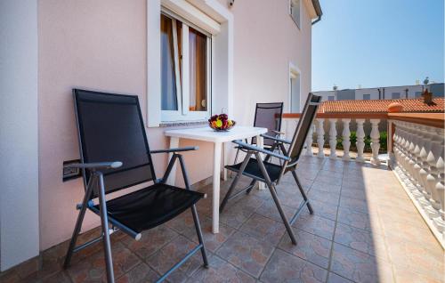 Cozy Apartment In Pula With House Sea View