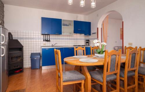 Cozy Apartment In Pula With House Sea View