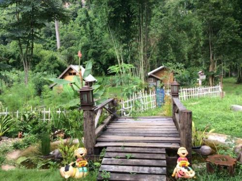 Zahrada ubytování Chiang Dao Hut
