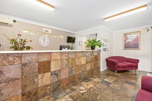 a lobby with a waiting room with a red chair at Comfort Inn Centrepoint Motel in Lismore