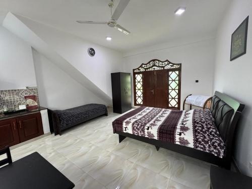Una cama o camas en una habitación de White Elephant Villa & Restaurant