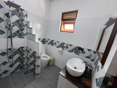 Un baño de White Elephant Villa & Restaurant
