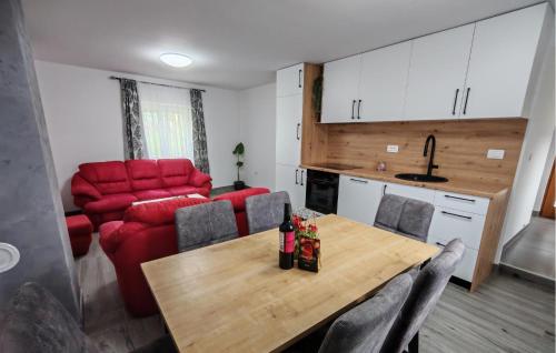 Kuchyň nebo kuchyňský kout v ubytování Pet Friendly Home In Severin Na Kupi