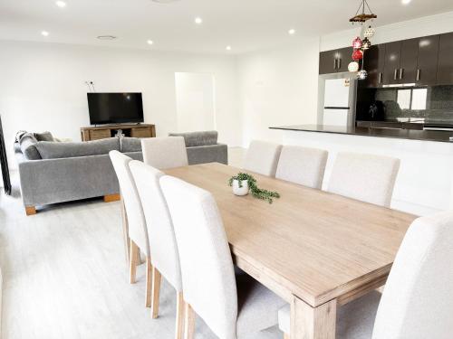 Η κουζίνα ή μικρή κουζίνα στο 19 Morris Crescent