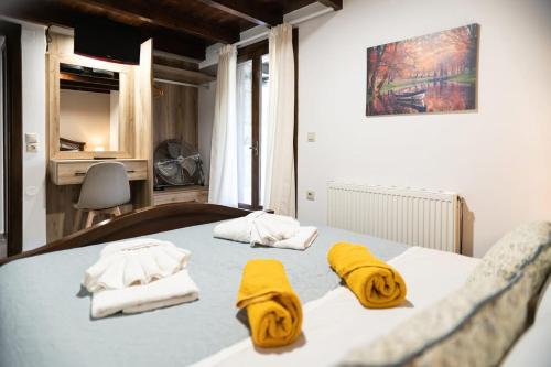 Кровать или кровати в номере Villa Gina Luxury Maisonette