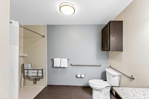 Ein Badezimmer in der Unterkunft MainStay Suites Lufkin