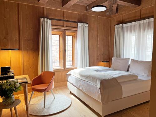 Postel nebo postele na pokoji v ubytování Hotel Krone Oettingen