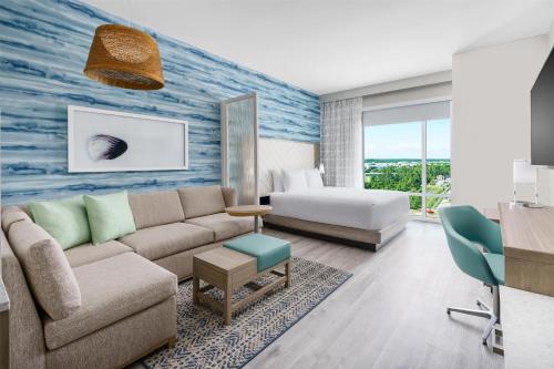 Ruang duduk di Hyatt Place Panama City Beach - Beachfront