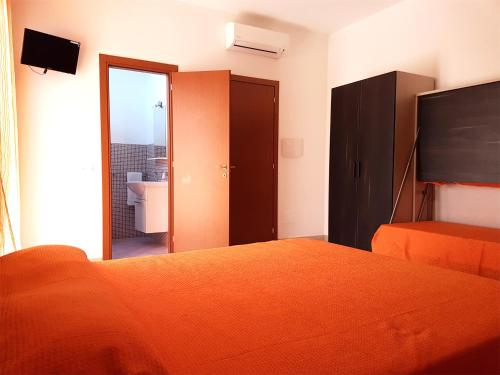 En eller flere senge i et værelse på L'Isola del Sale