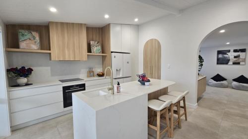 Η κουζίνα ή μικρή κουζίνα στο Perfection in Pallarenda With Pool & Studio Apt