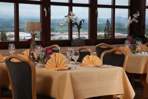 a dining room with tables and chairs and windows at AKZENT Hotel Altes Casino in Fulda